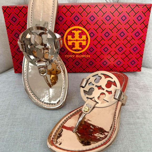 New Tory Burch Miller Metallic leather Logo Thong Sandals Rose Gold Size 7.5